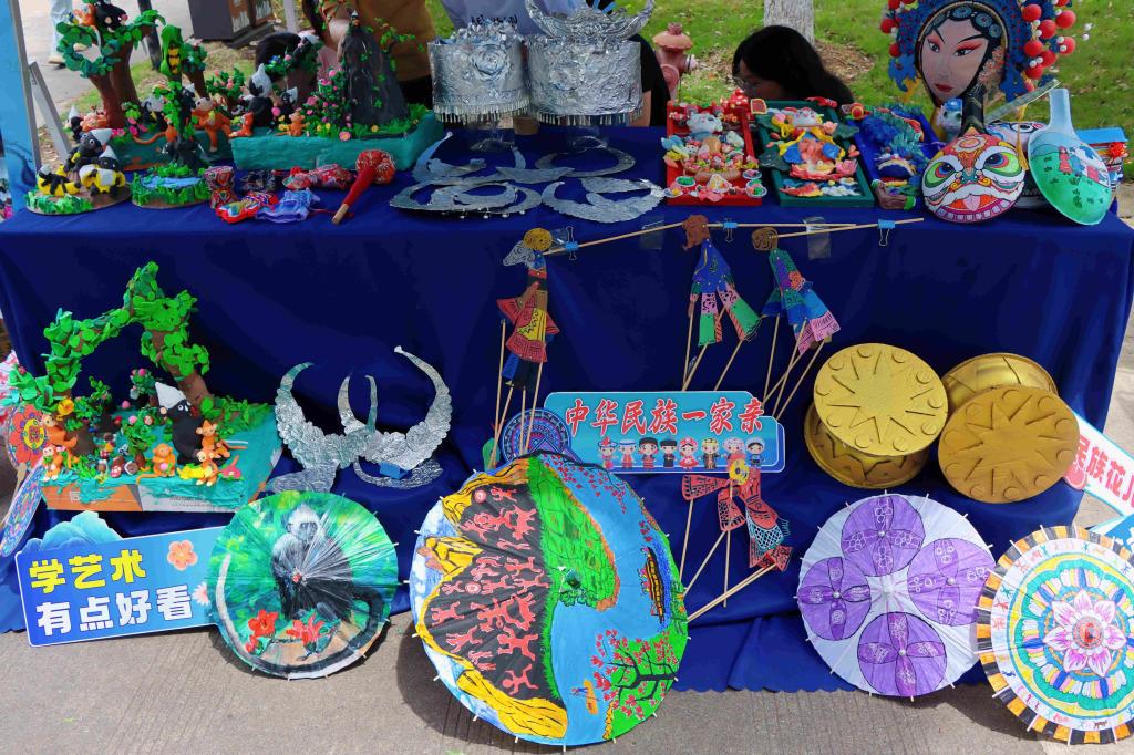 广西优秀民族文化展览会各类主题特色展区。